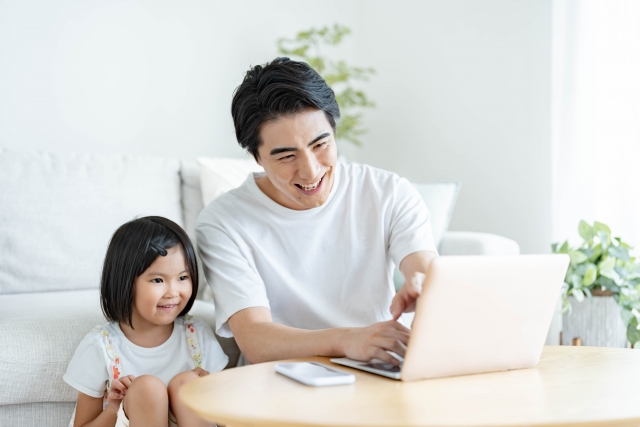 子どもとお父さんの写真